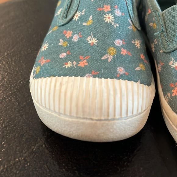 Green Floral Sneaker, Cat & Jack, Toddler Size 9 - Picture 3 of 10